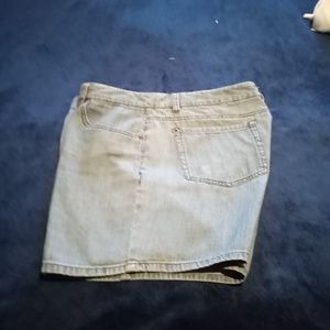 G.H.BASS  LIGHT BLUE DISTRESSED SHORT  DENNEN SIZE 12. 100% COTTON